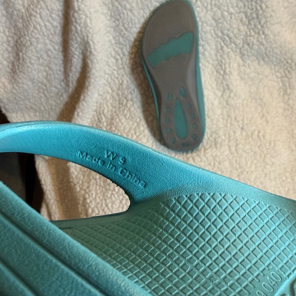 Aetrex Teal Women's Flip Flop Sandals - Picture 5 of 5